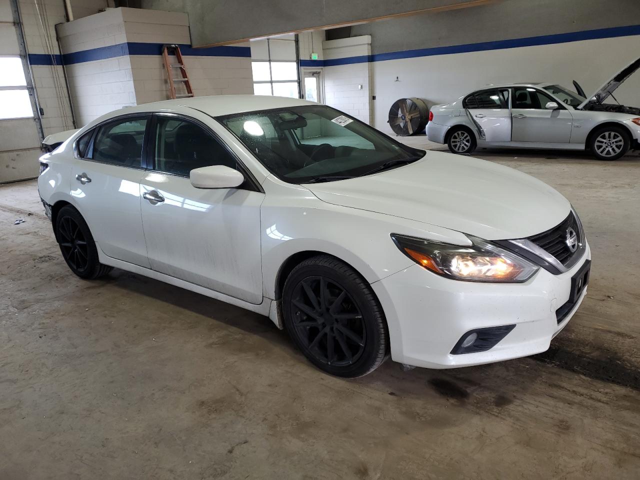 2017 Nissan Altima - Image 4