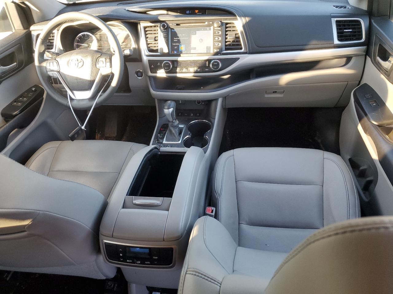 2016 Toyota Highlander - Image 8