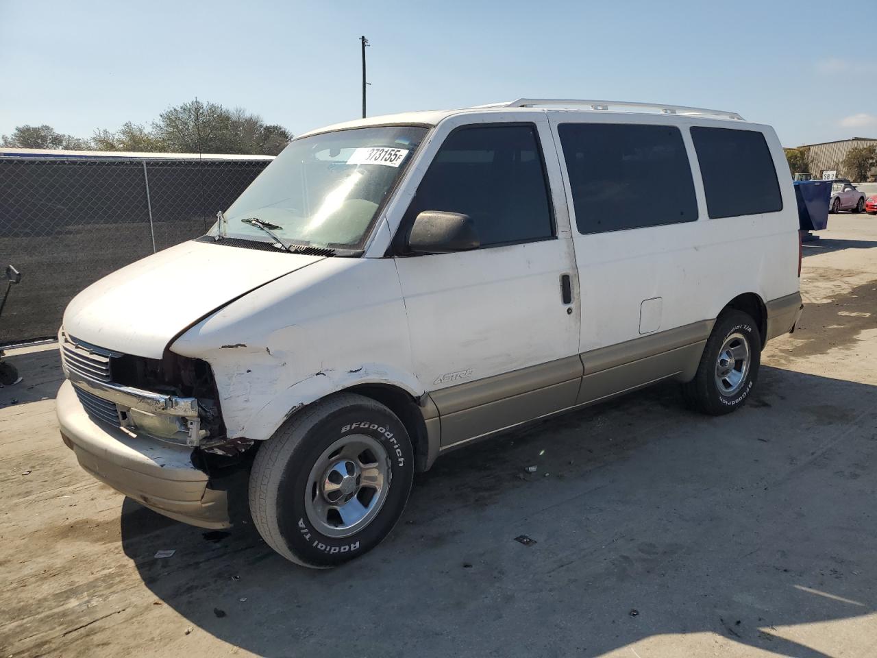 2001 Chevrolet Astro - Image 1