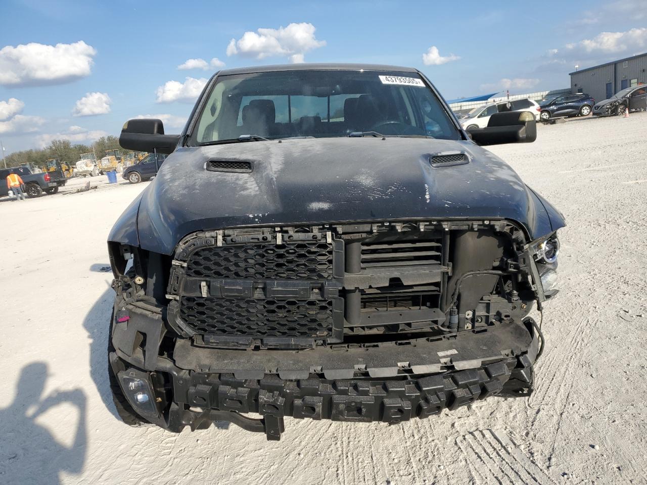 2016 RAM 1500 - Image 5