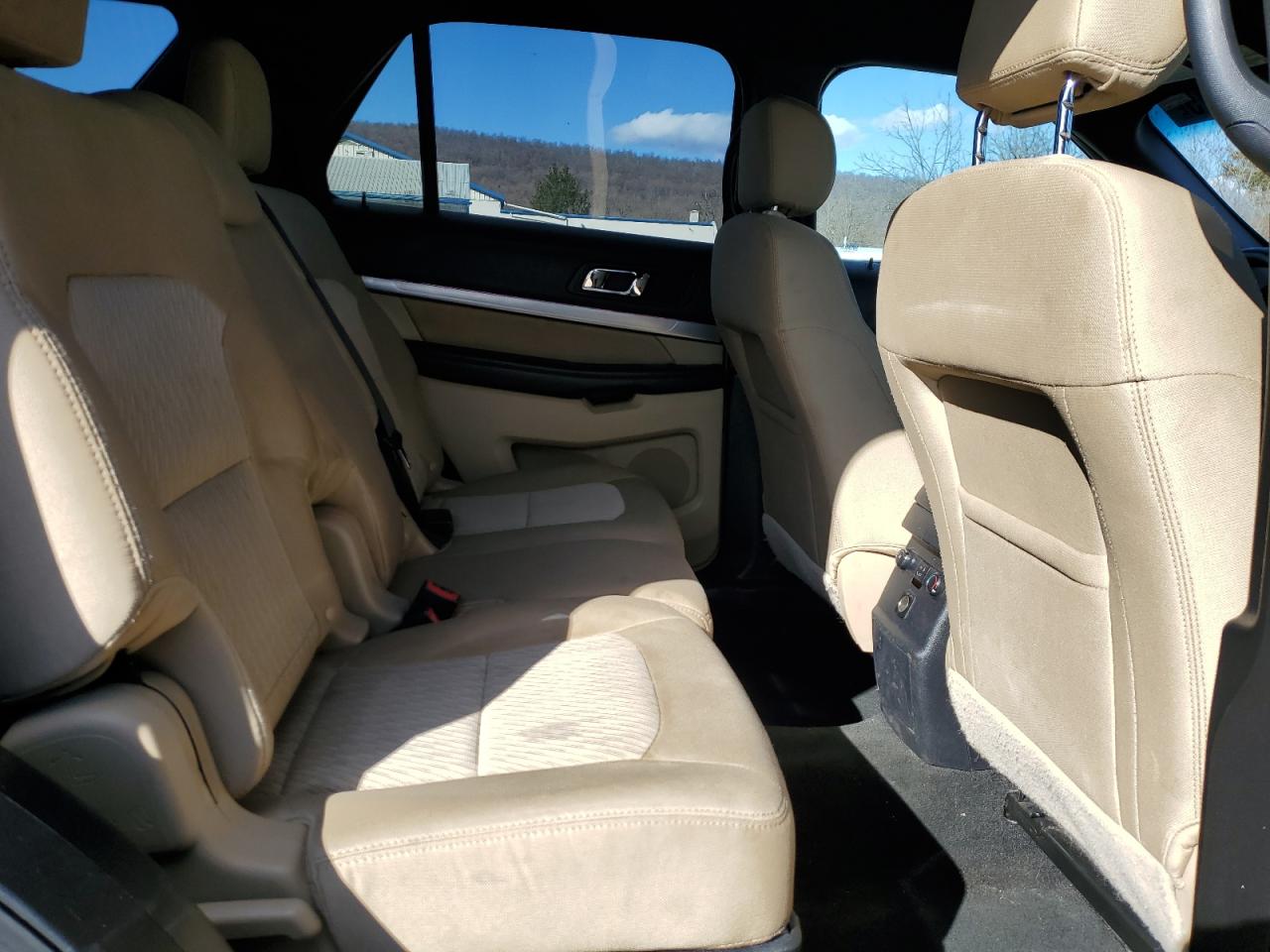 2016 Ford Explorer - Image 12