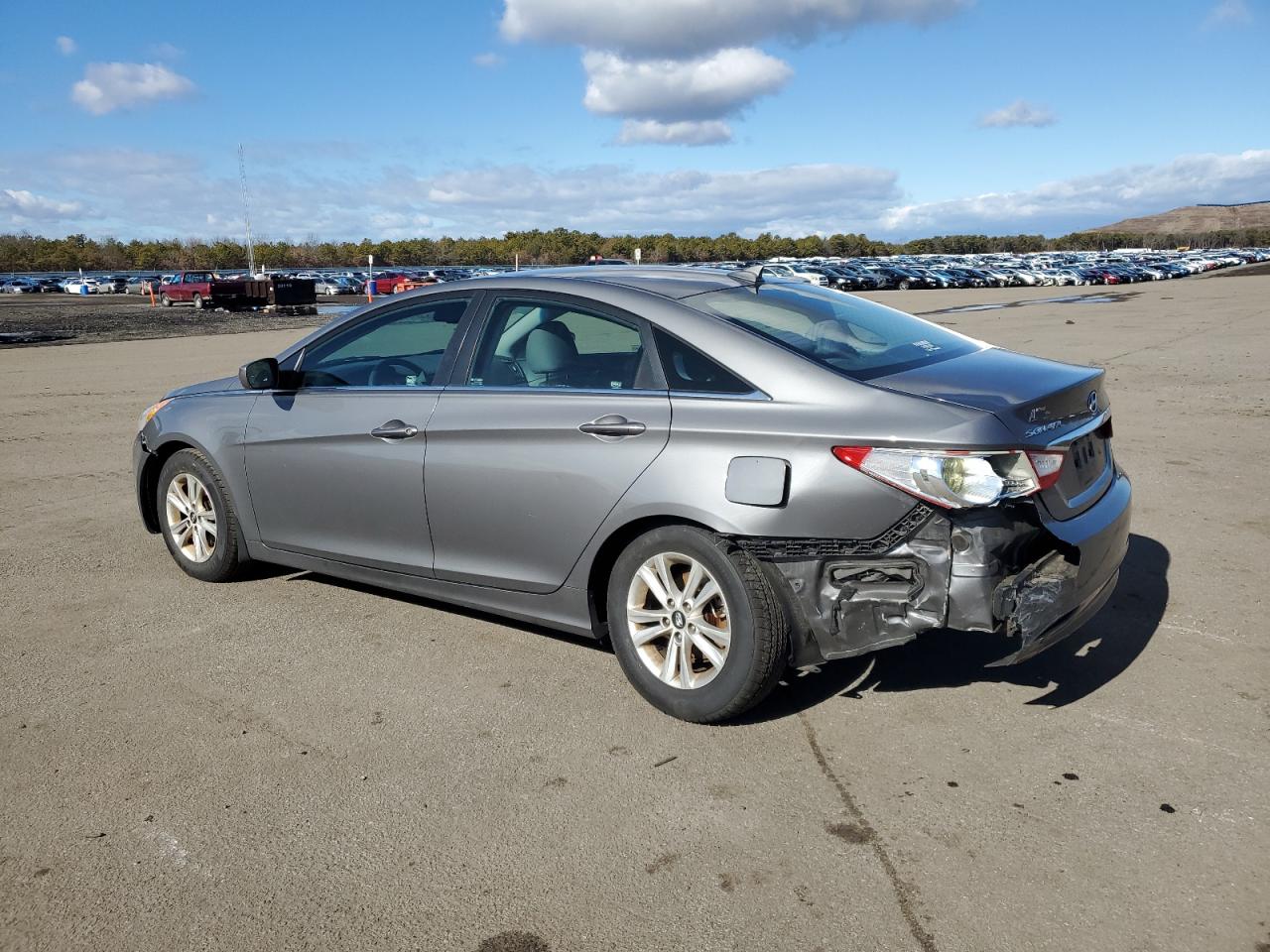 2012 Hyundai Sonata - Image 2