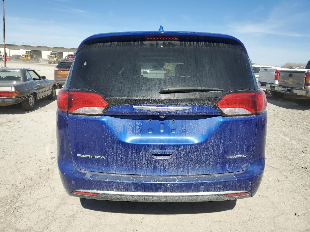 2018 Chrysler Pacifica - Image 6