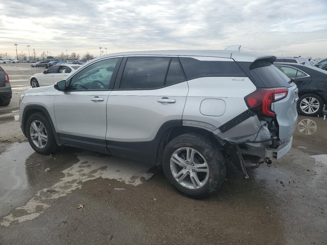 2022 GMC Terrain - Image 2