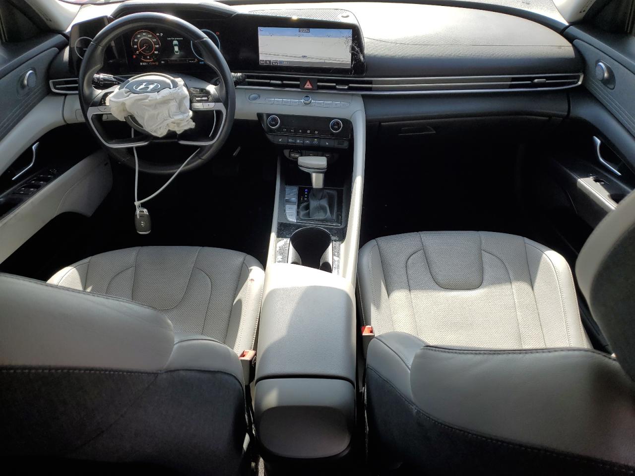 2021 Hyundai Elantra - Image 8