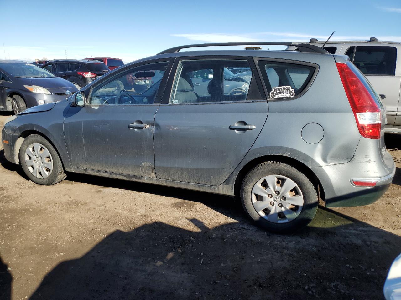 2010 Hyundai Elantra - Image 2