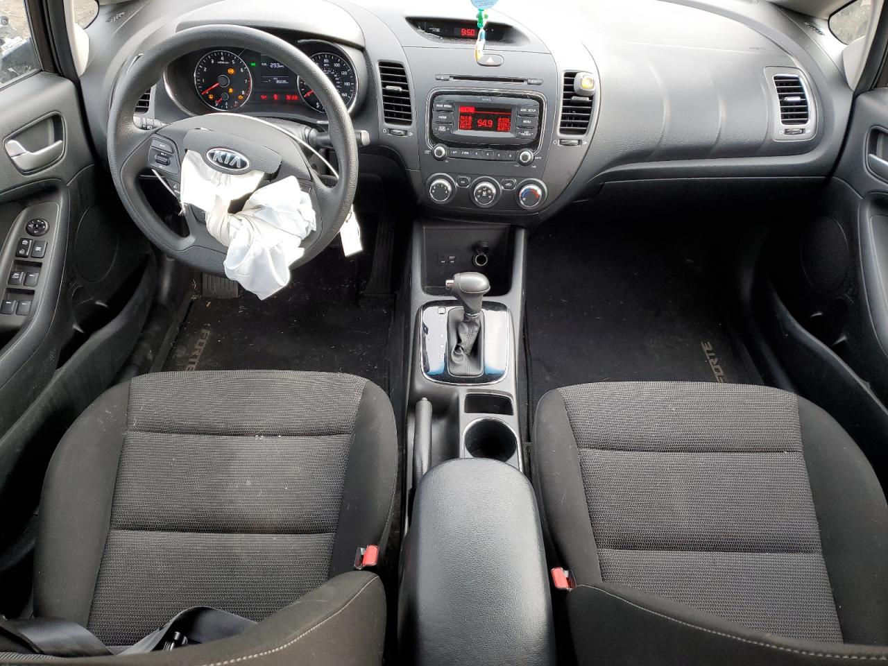 2017 Kia Forte - Image 8