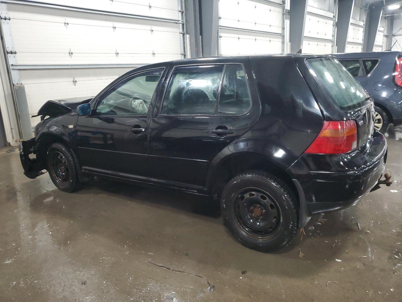 2005 Volkswagen Golf - Image 2
