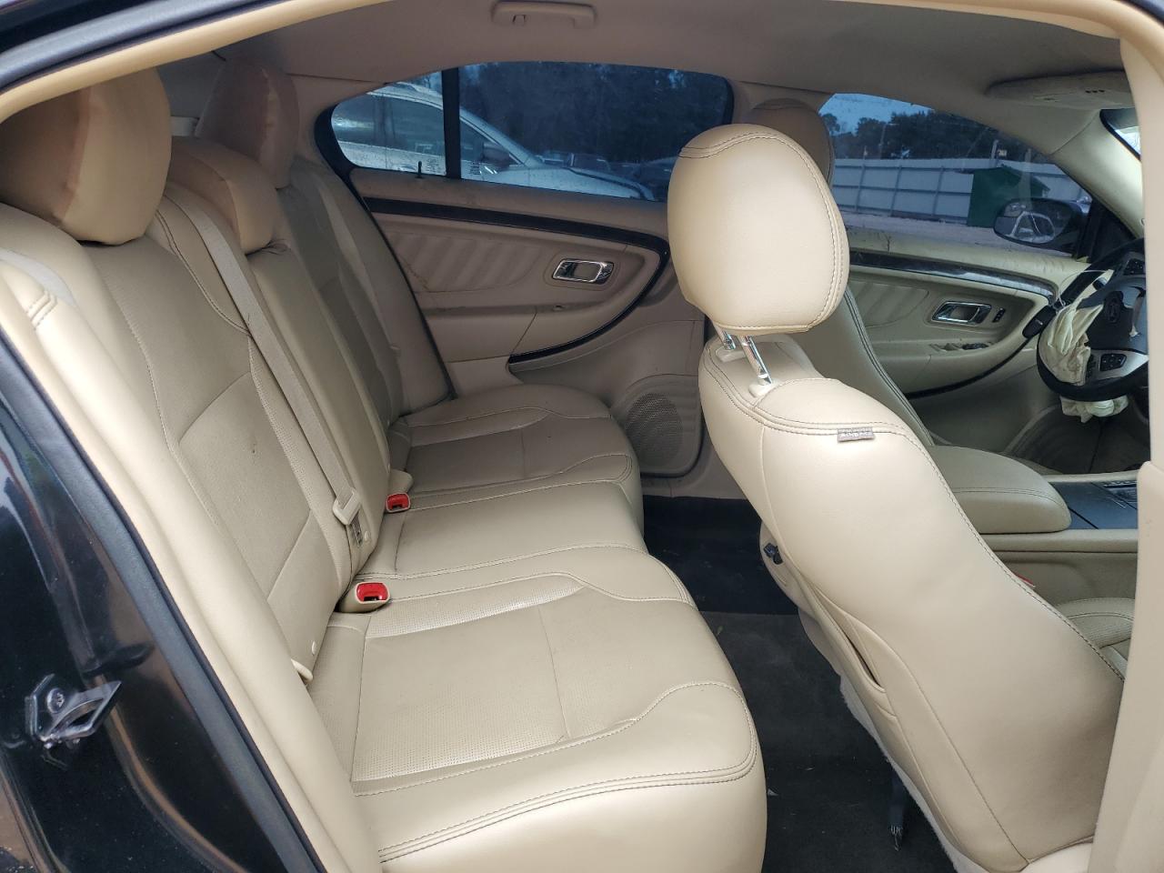 2014 Ford Taurus - Image 10