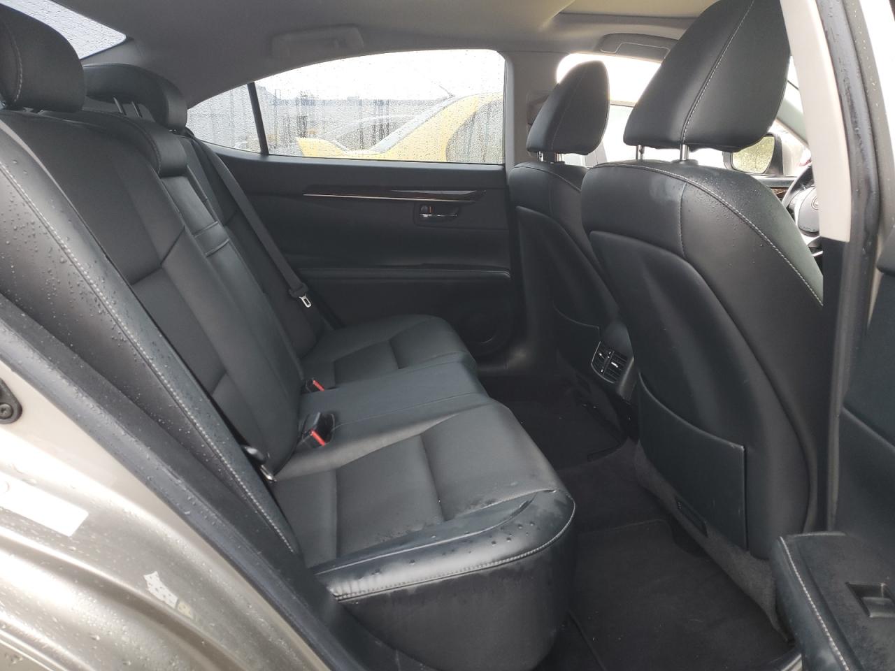 2015 Lexus ES - Image 10
