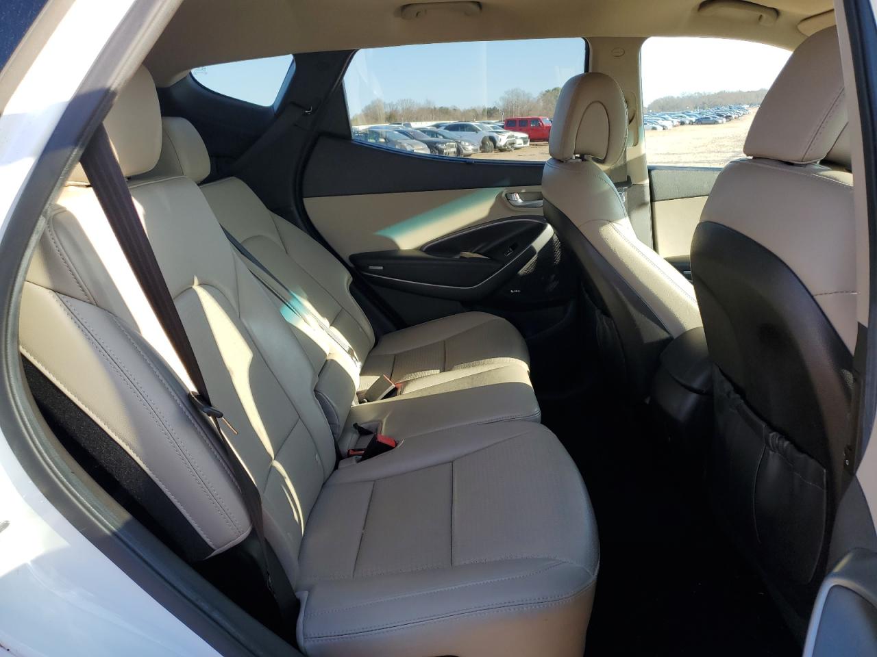 2014 Hyundai Santa Fe - Image 11