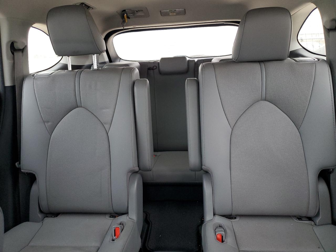 2020 Toyota Highlander - Image 10