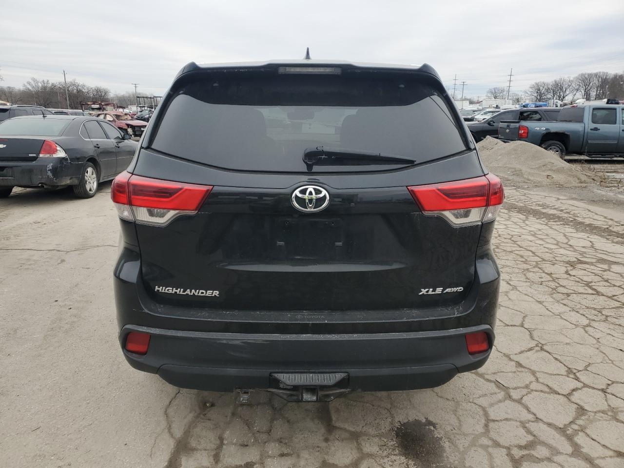 2017 Toyota Highlander - Image 6