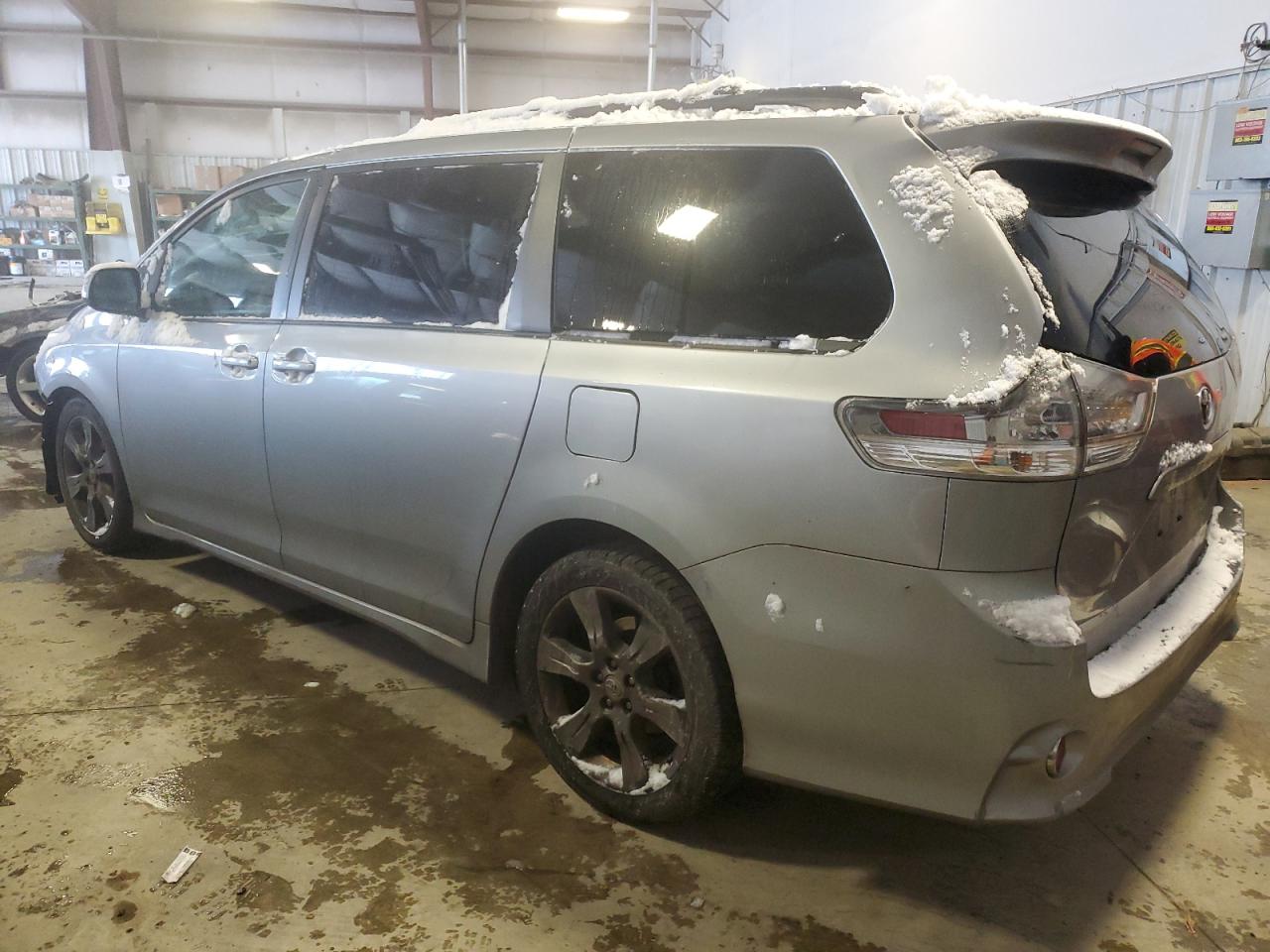 2012 Toyota Sienna - Image 2
