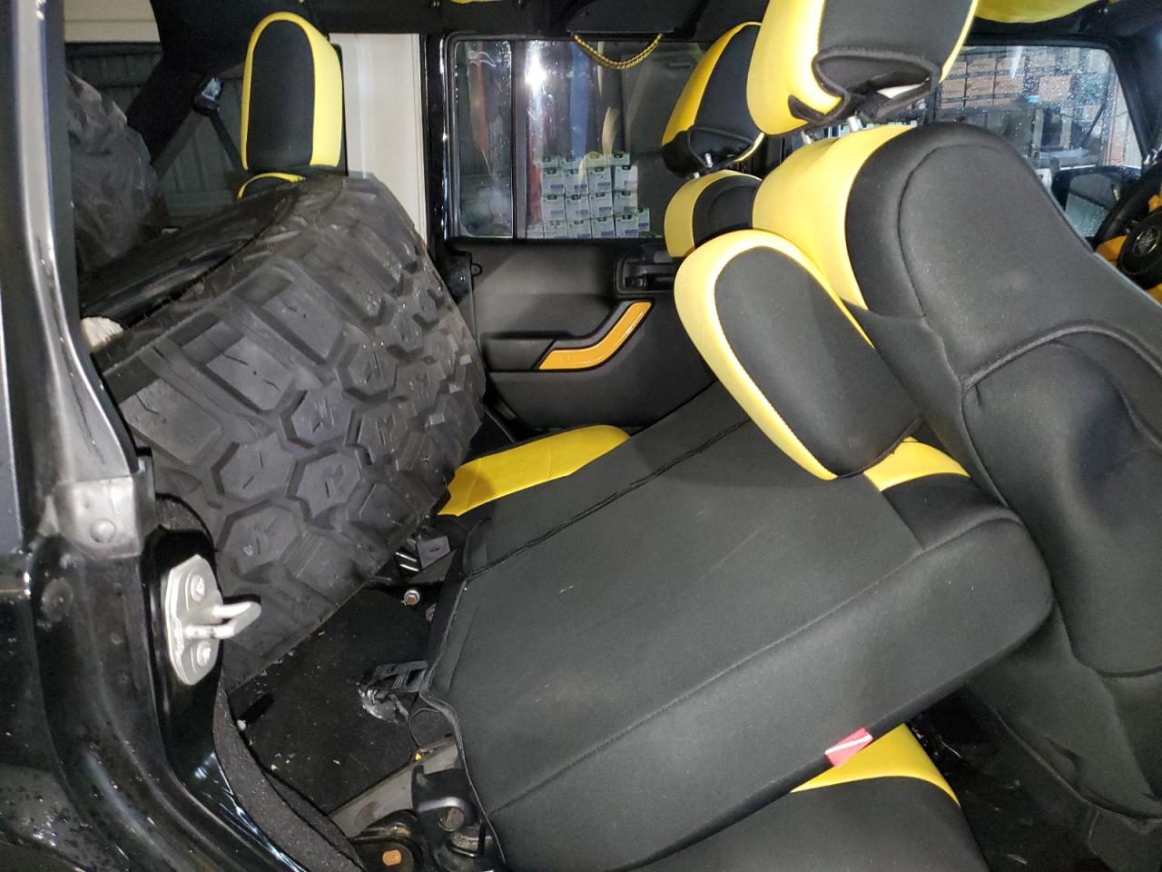 2016 Jeep Wrangler - Image 11
