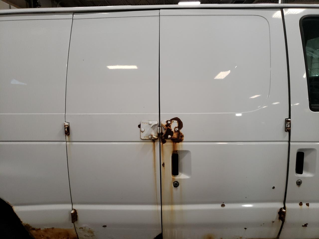 2009 Ford Econoline - Image 11