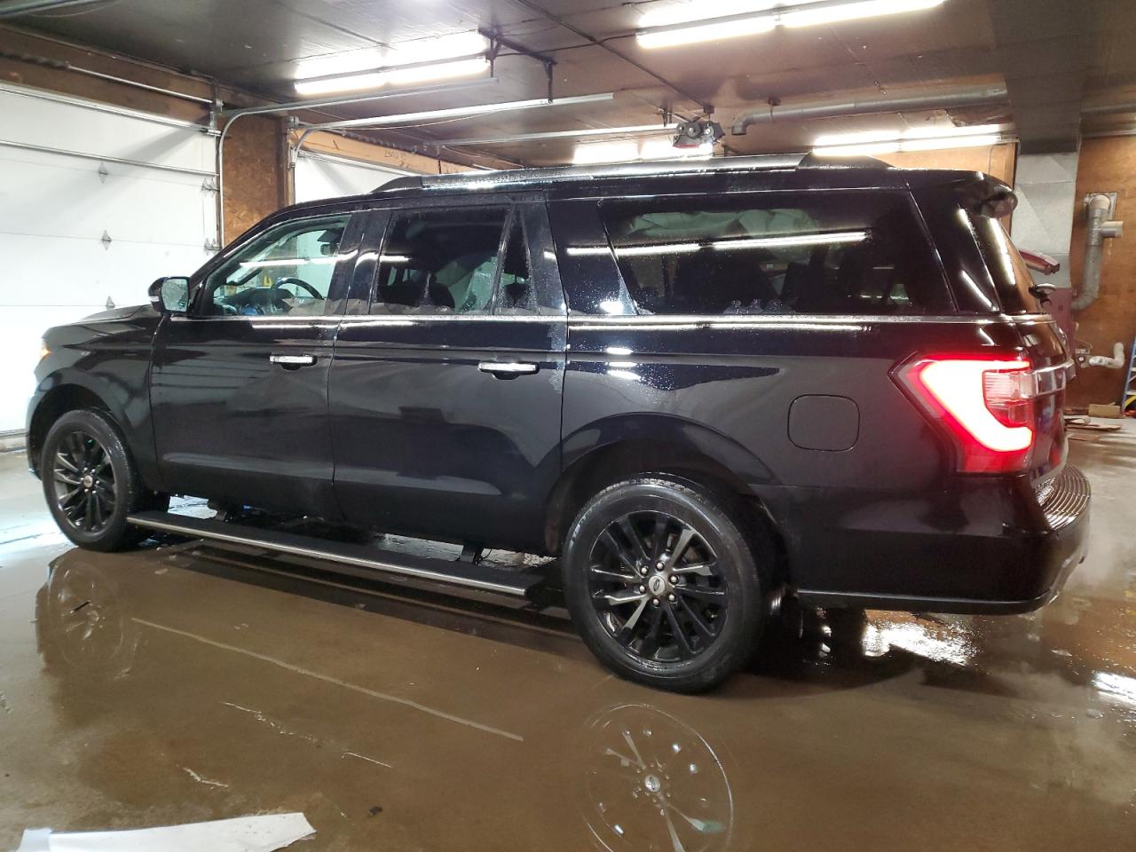 2019 Ford Expedition - Image 2