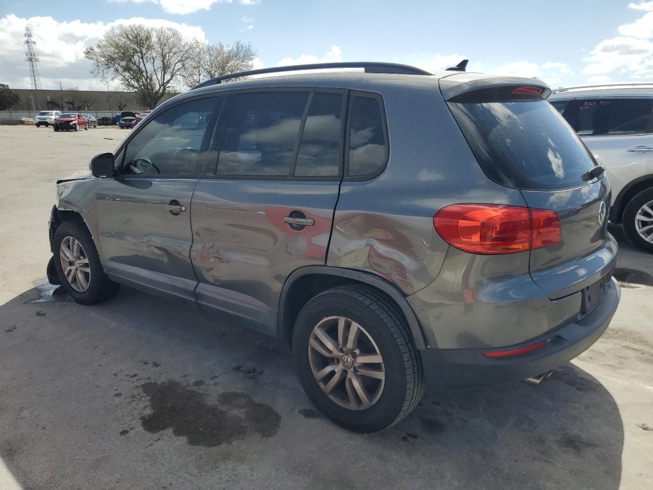 2015 Volkswagen Tiguan - Image 2