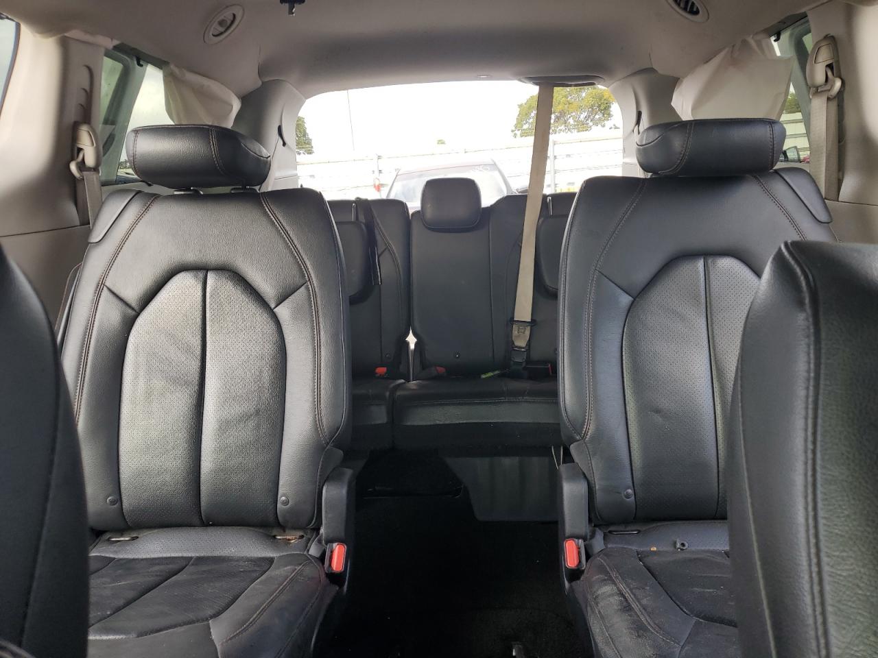 2019 Chrysler Pacifica - Image 10