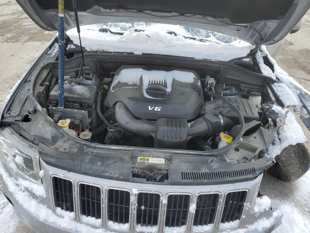 2014 Jeep Grand Cherokee - Image 13