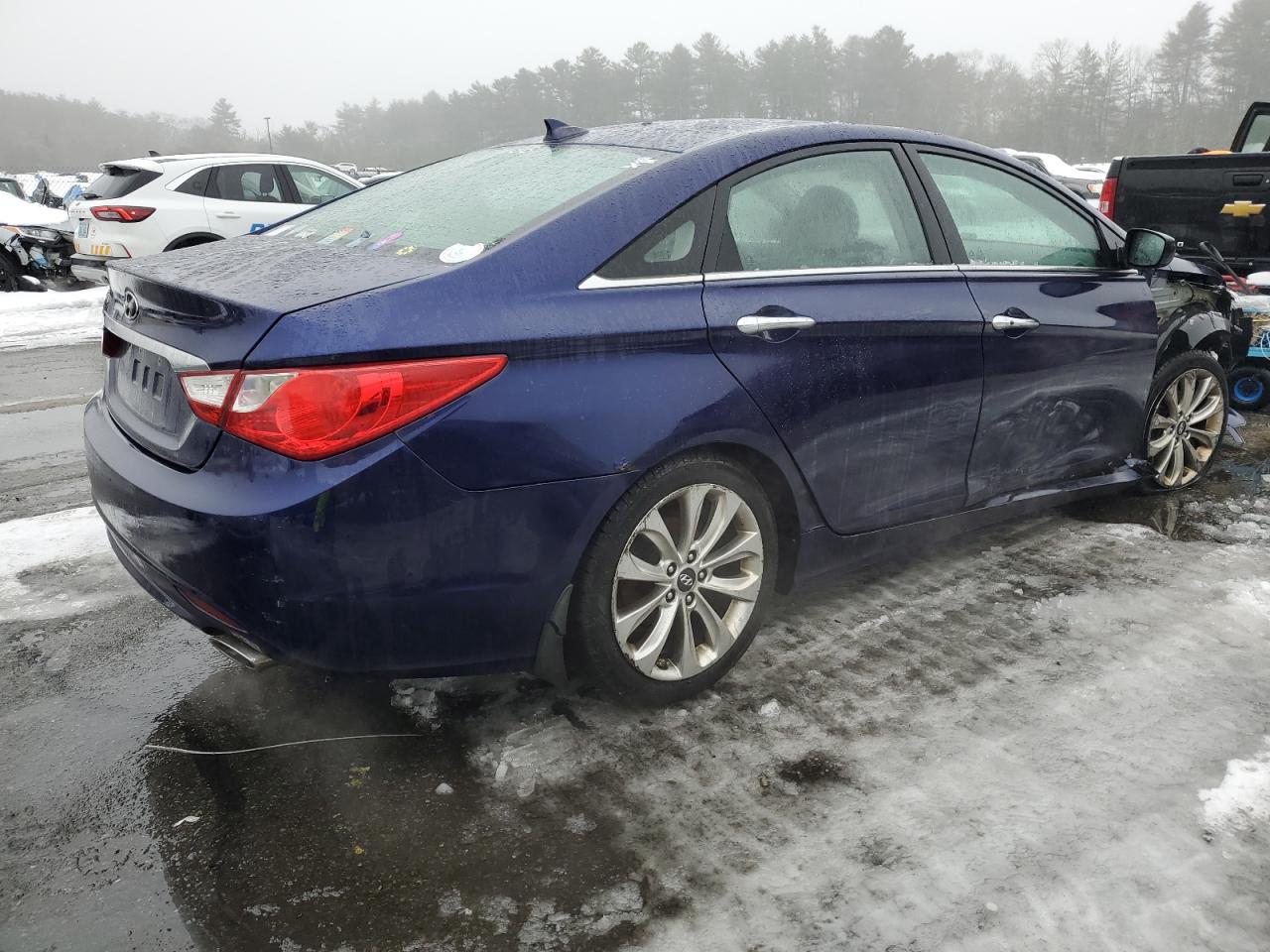 2013 Hyundai Sonata - Image 3