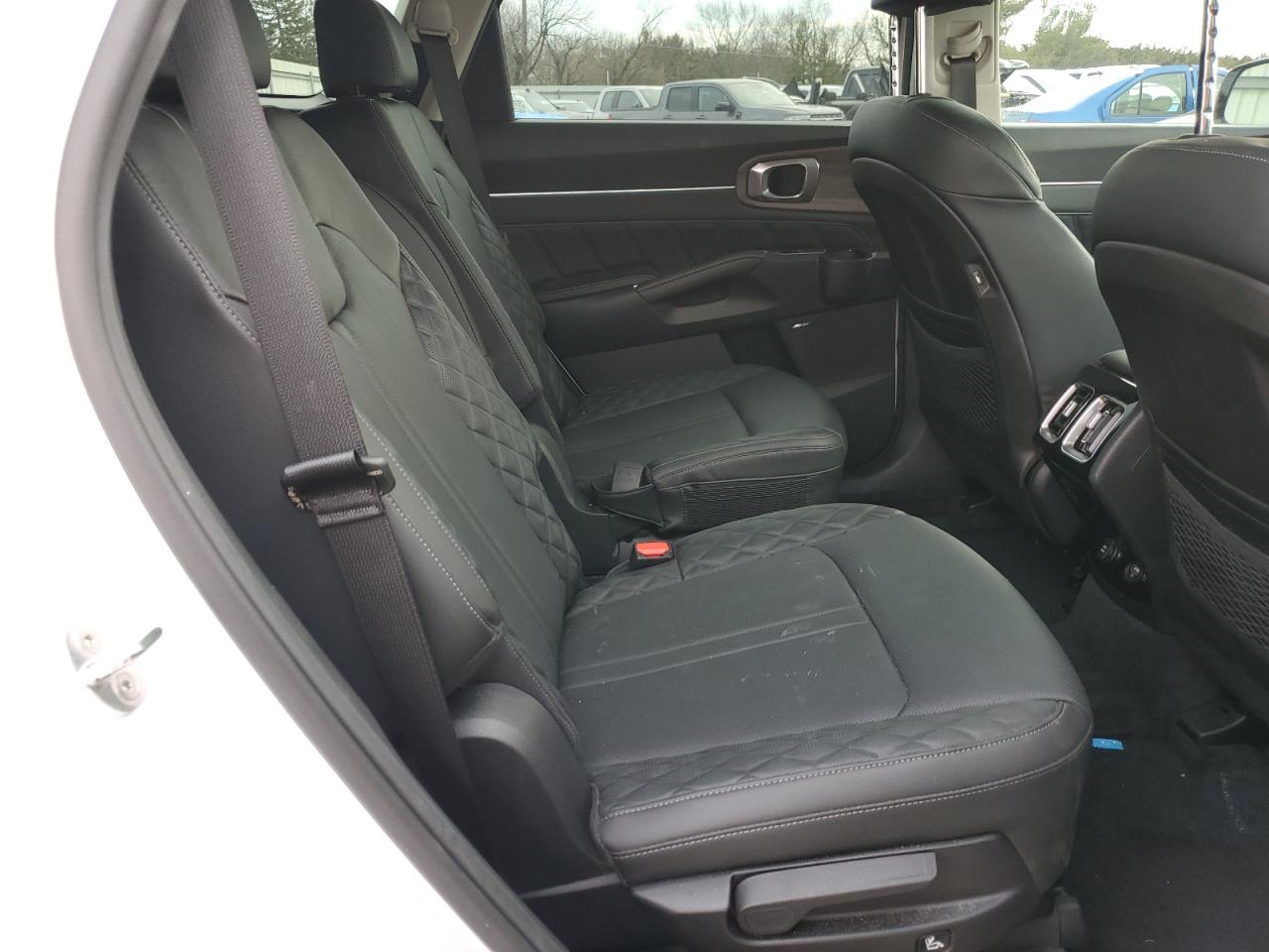 2022 Kia Sorento - Image 11