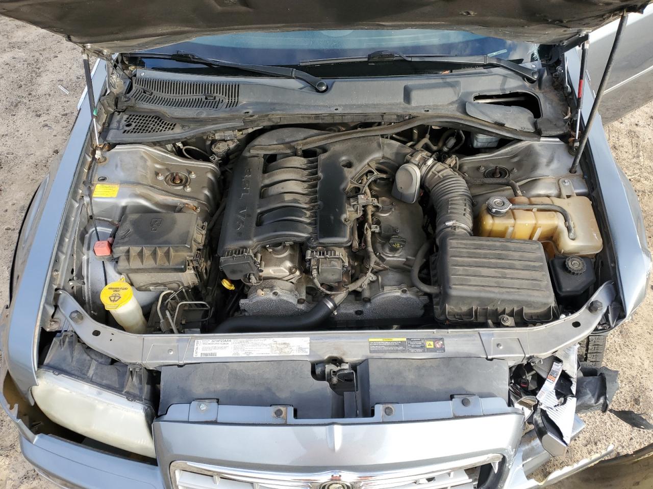 2006 Chrysler 300 - Image 12