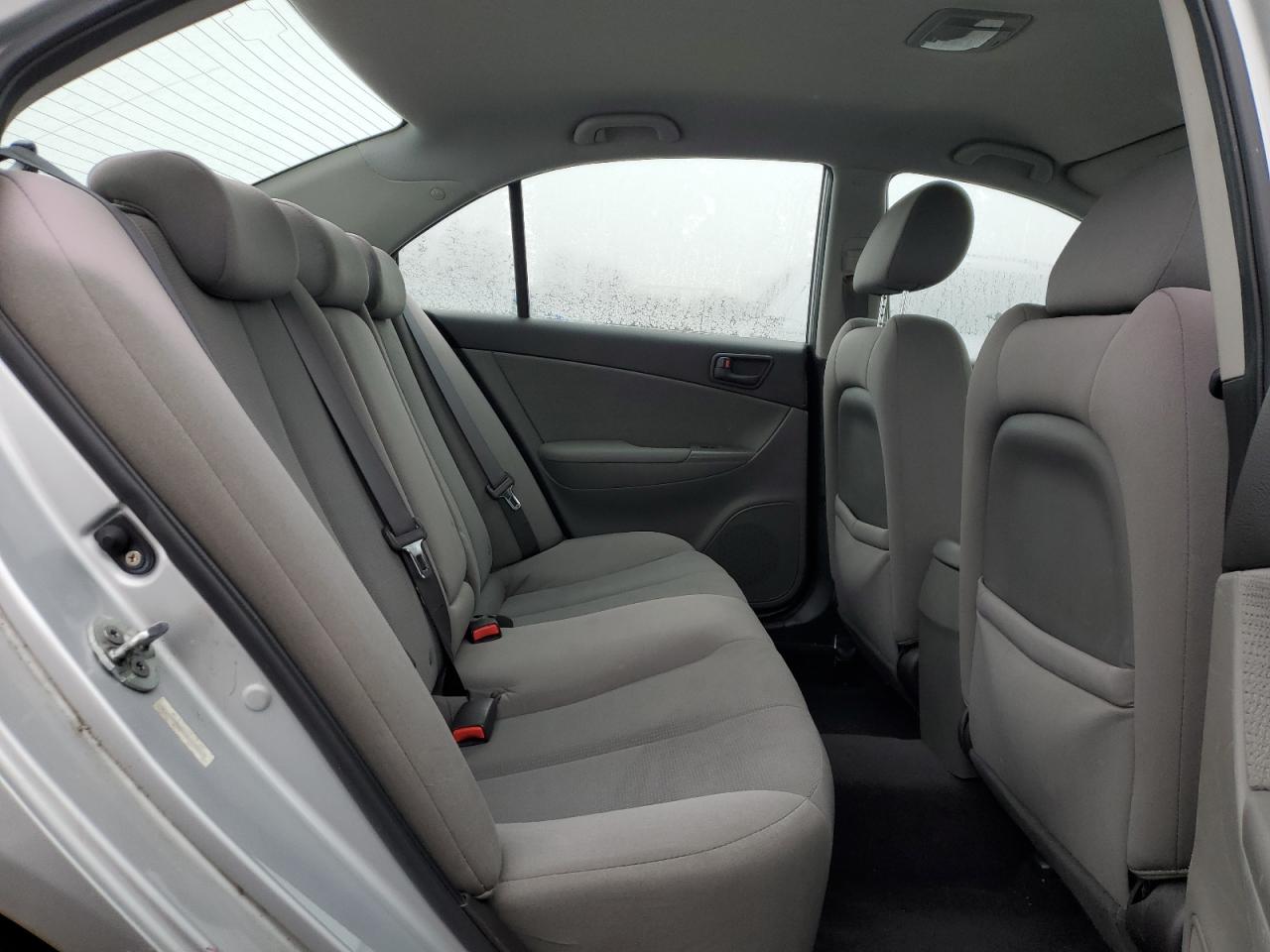 2010 Hyundai Sonata - Image 10