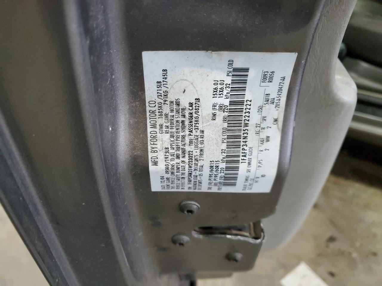 2005 Ford Focus - Image 12