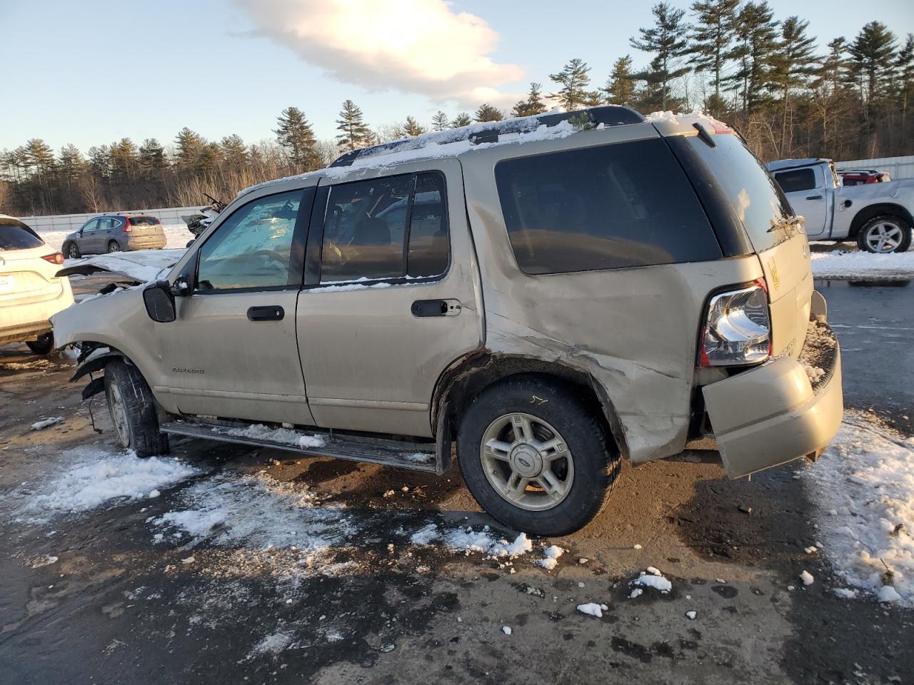 2005 Ford Explorer - Image 2