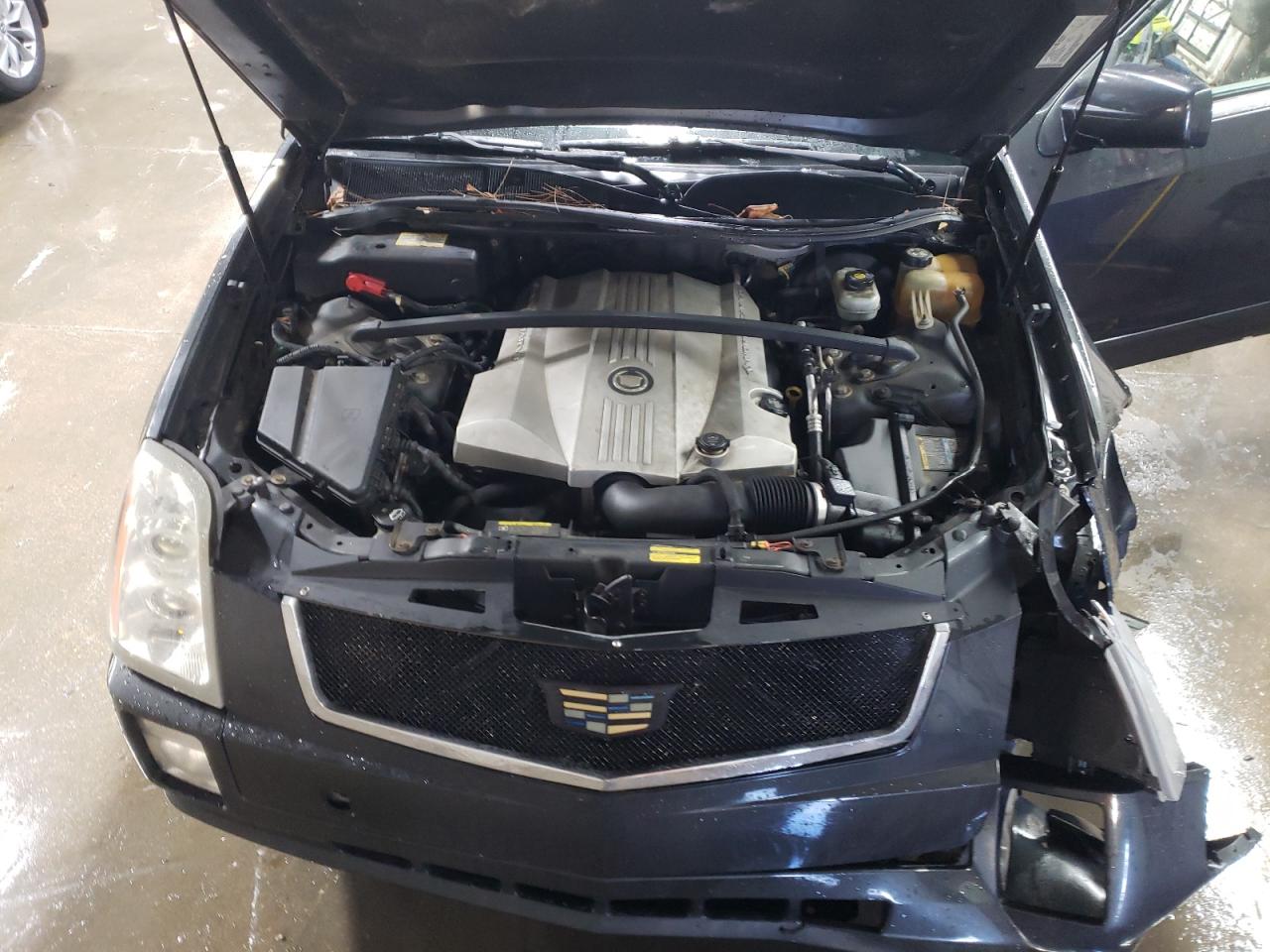 2004 Cadillac SRX - Image 11