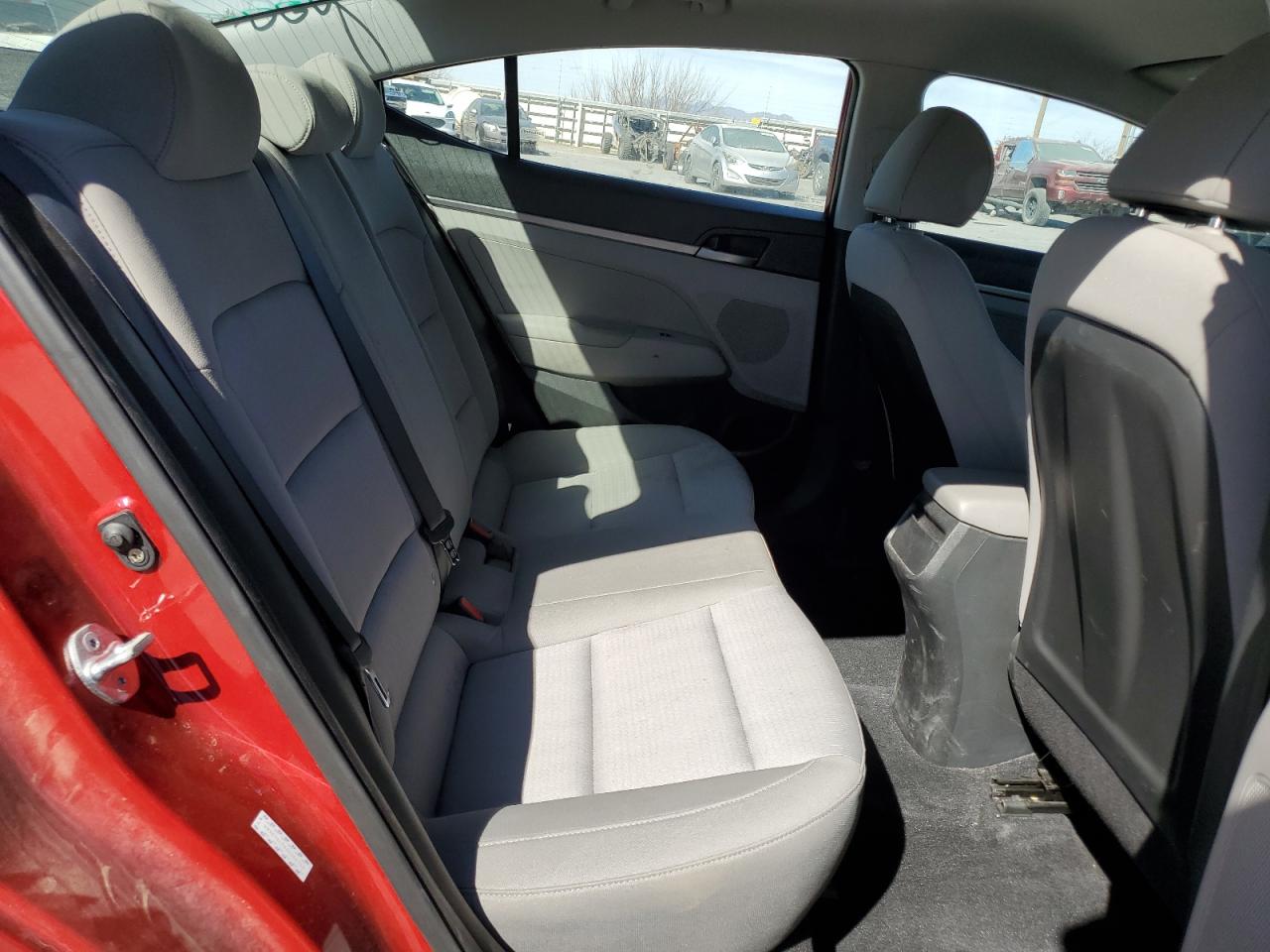 2017 Hyundai Elantra - Image 10