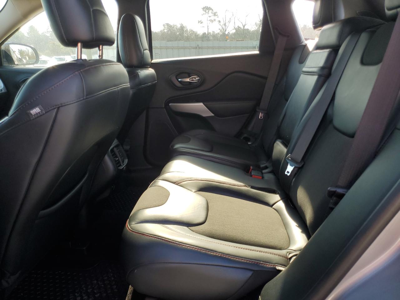 2017 Jeep Cherokee - Image 11