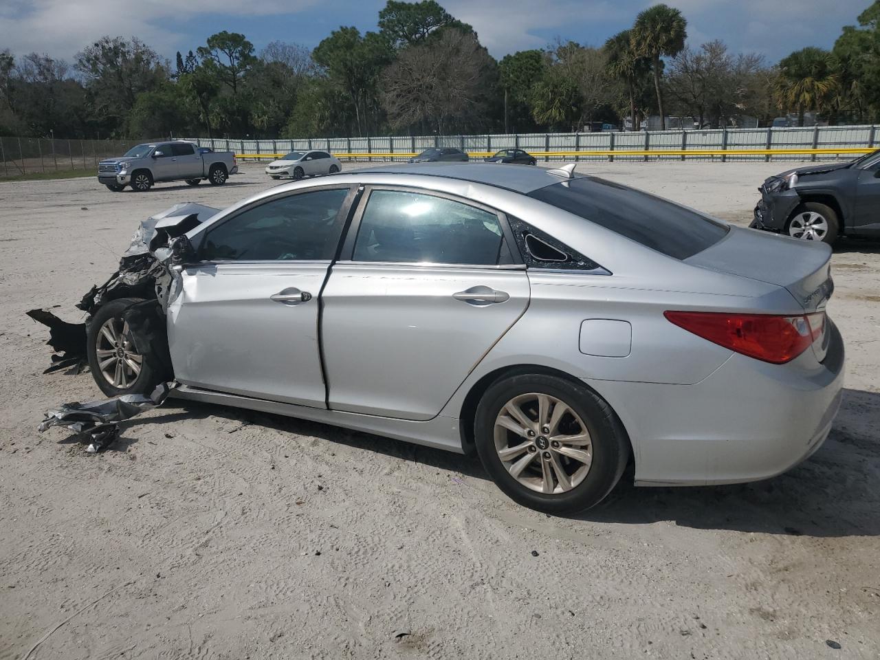 2011 Hyundai Sonata - Image 2
