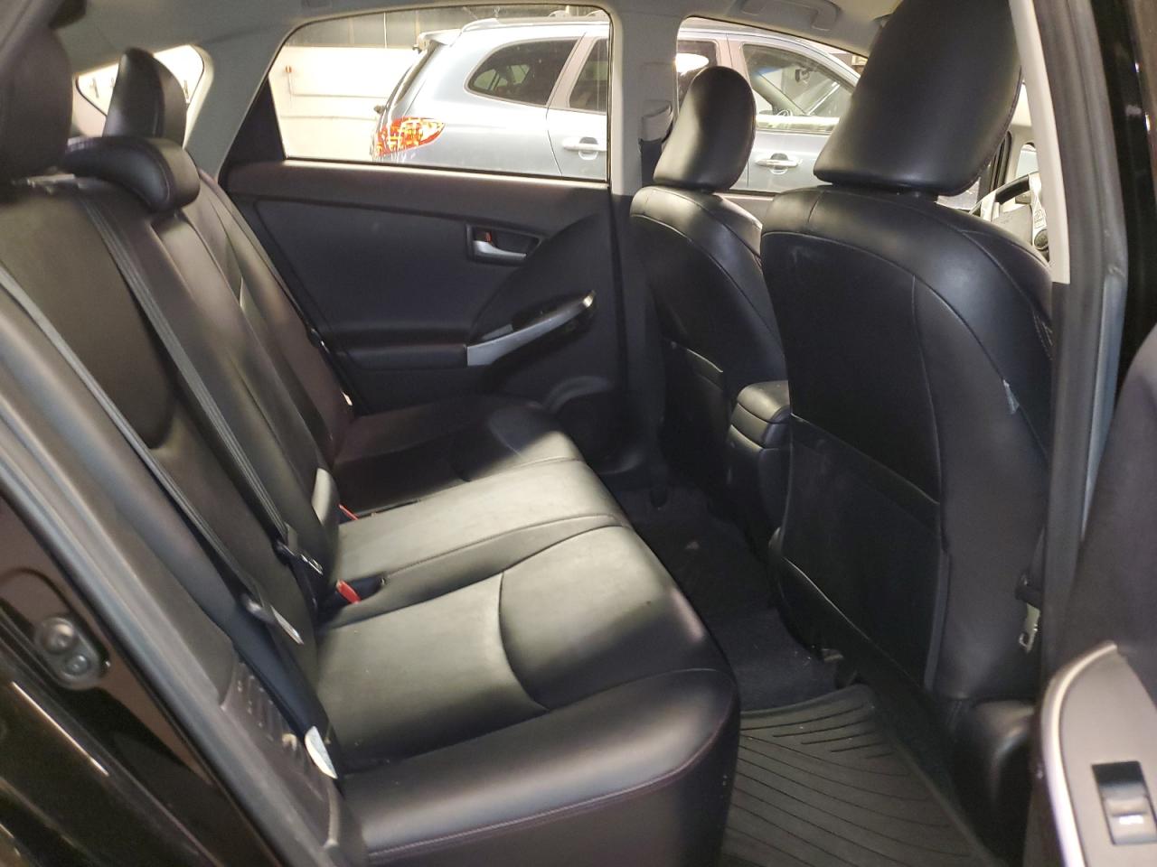 2013 Toyota Prius - Image 10
