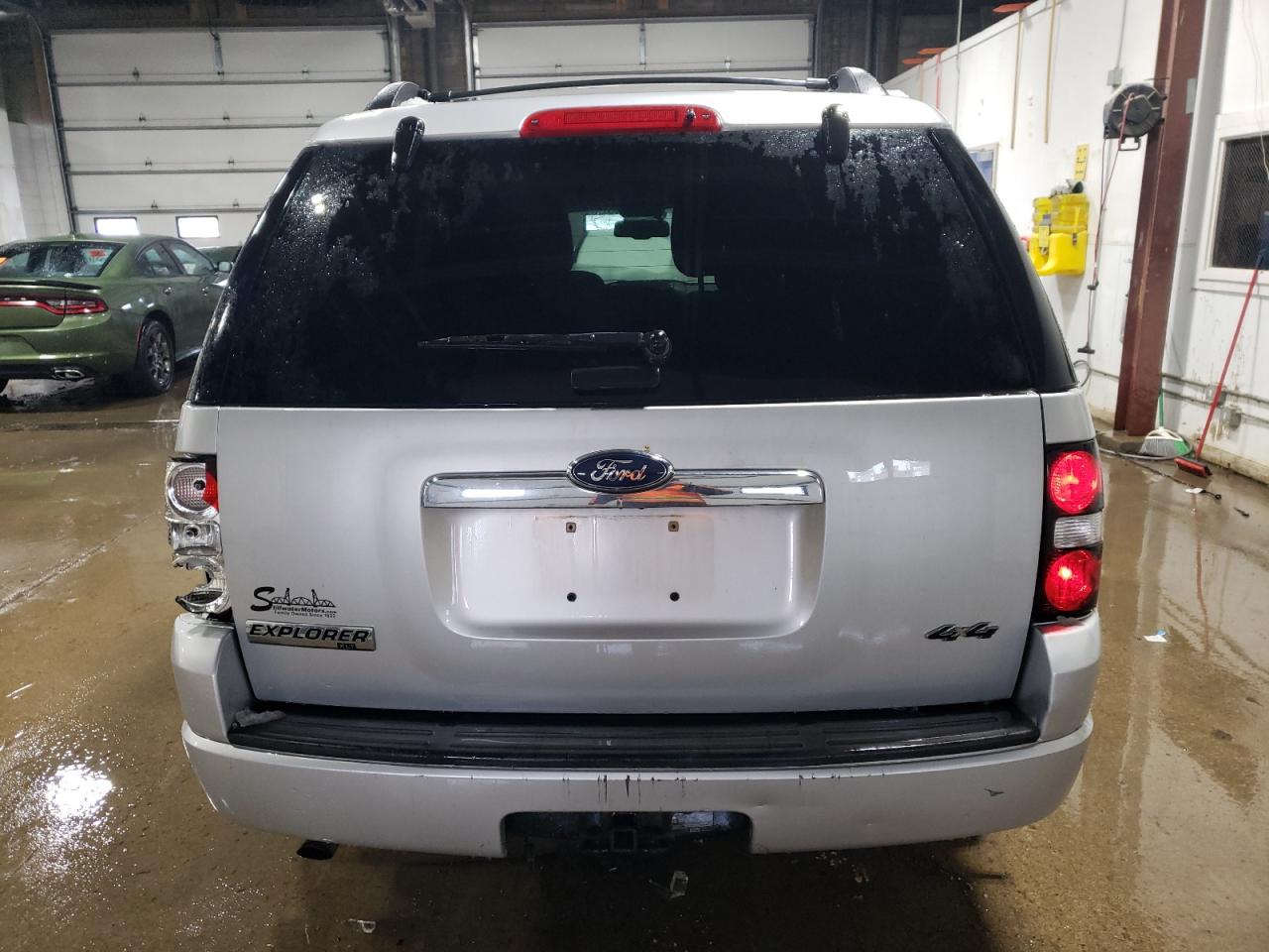2010 Ford Explorer - Image 6