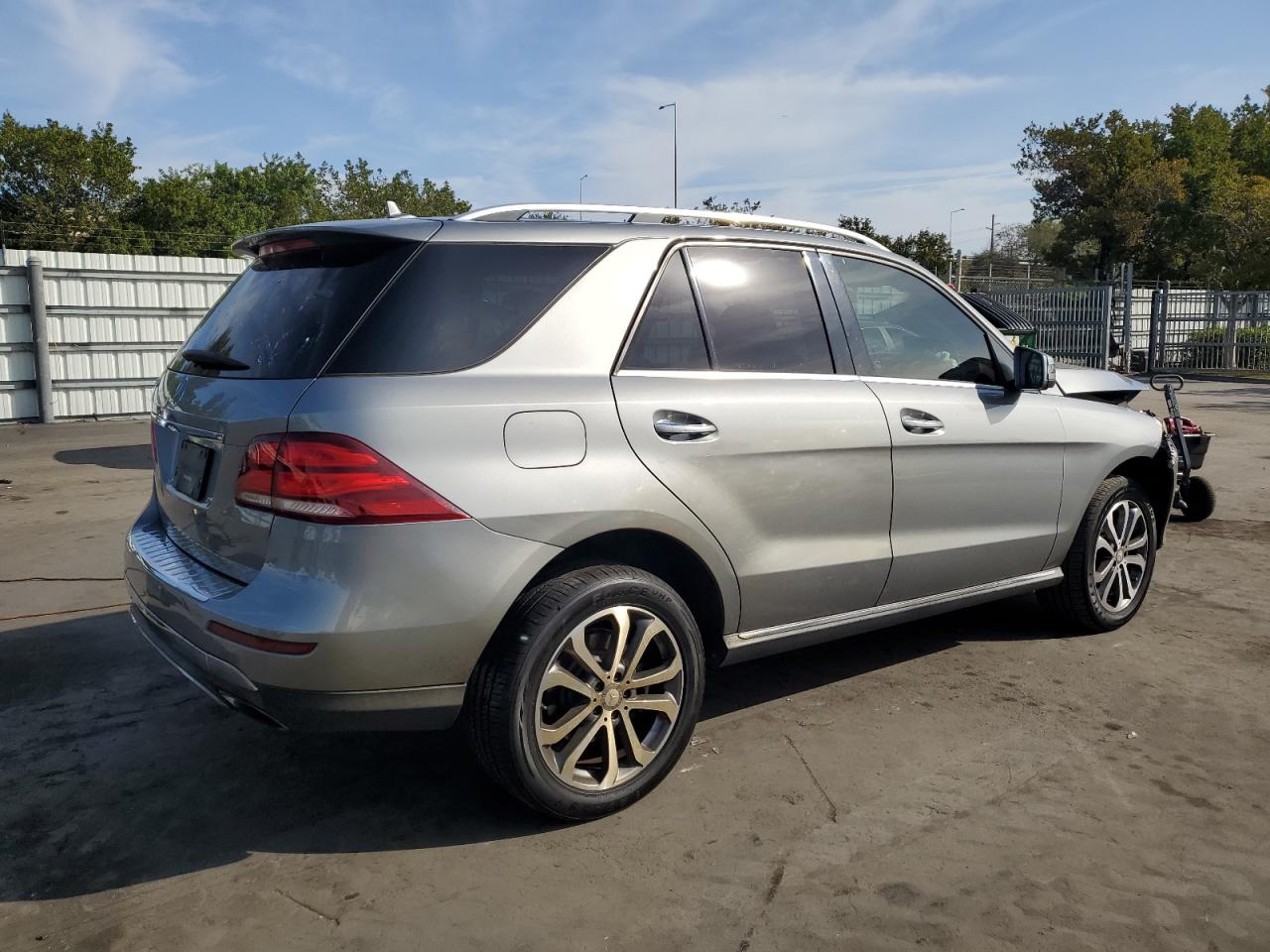 2016 Mercedes-Benz GLE - Image 3