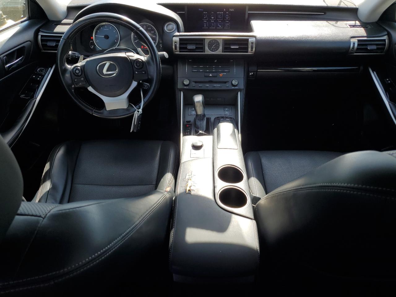 2016 Lexus IS - Image 8