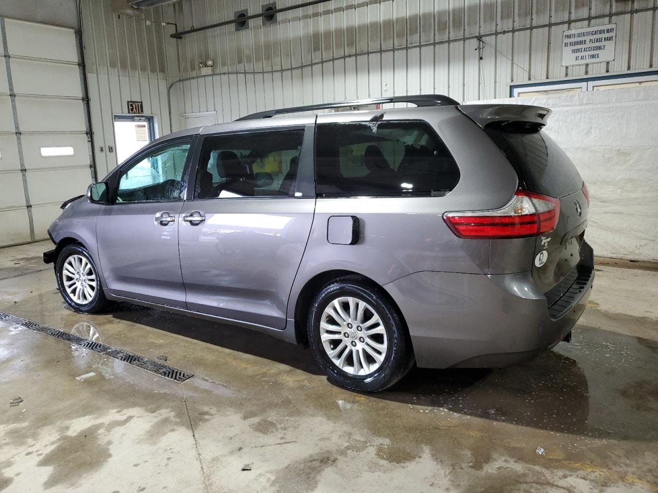 2015 Toyota Sienna - Image 2