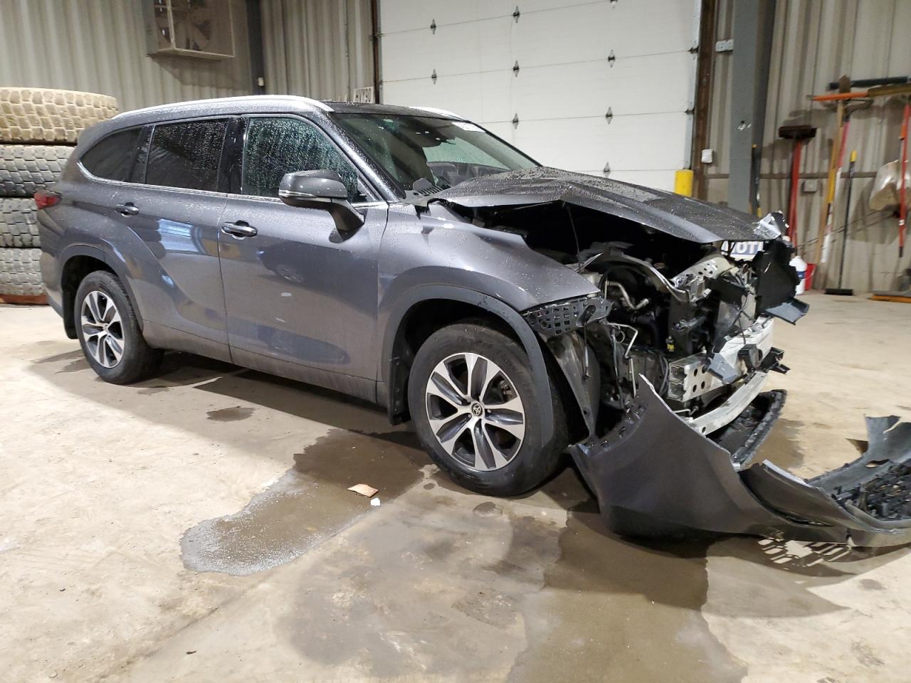 2022 Toyota Highlander - Image 4