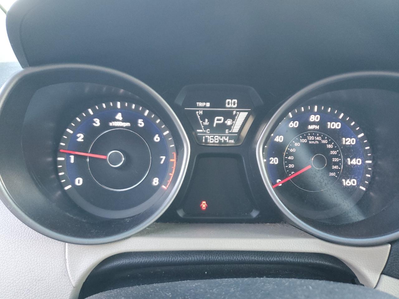 2016 Hyundai Elantra - Image 9