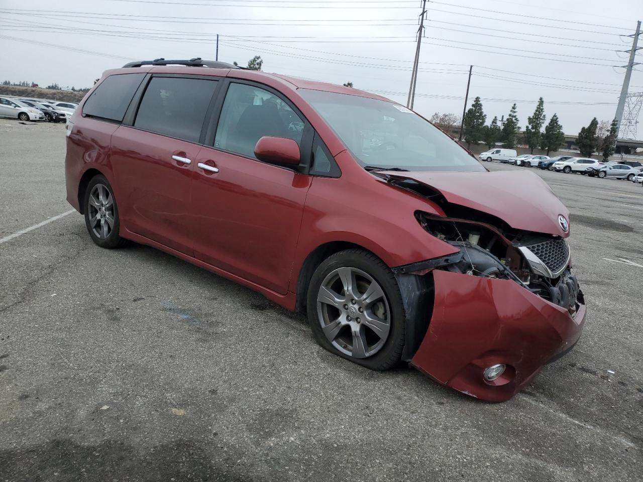 2017 Toyota Sienna - Image 4