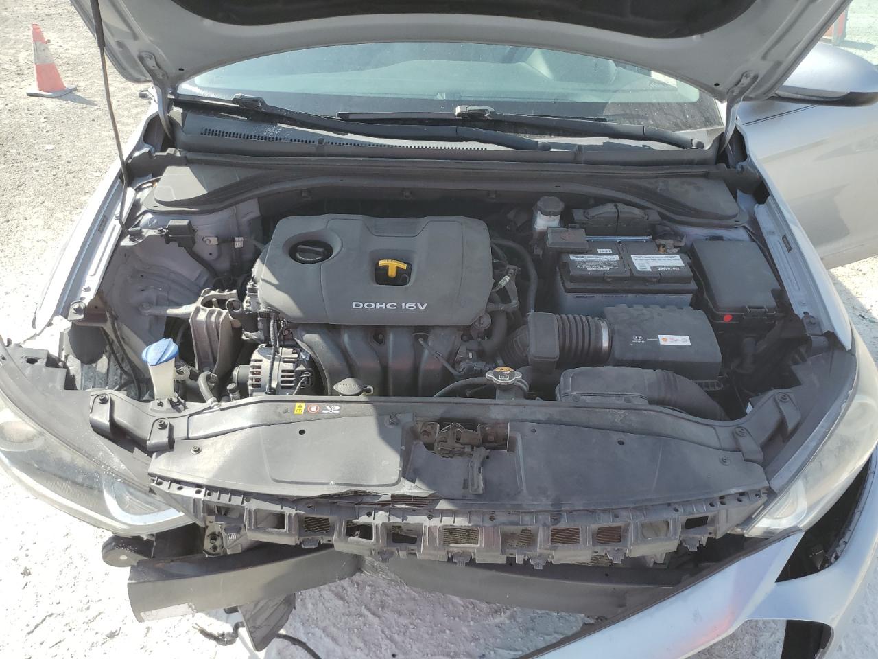 2017 Hyundai Elantra - Image 13
