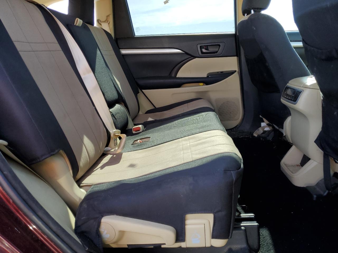 2015 Toyota Highlander - Image 11