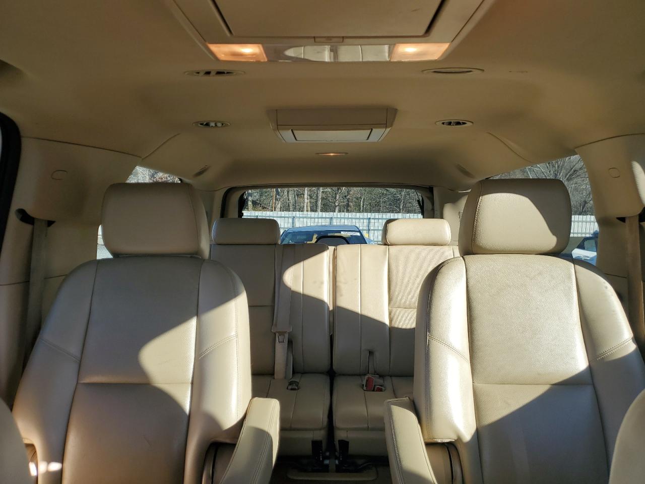 2013 Chevrolet Suburban - Image 10
