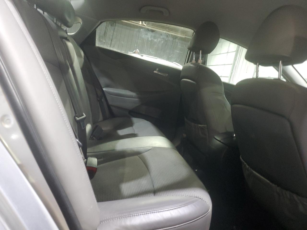 2012 Hyundai Sonata - Image 10