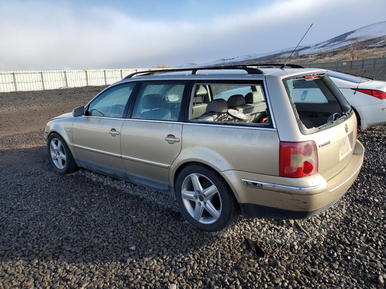 2001 Volkswagen Passat - Image 2