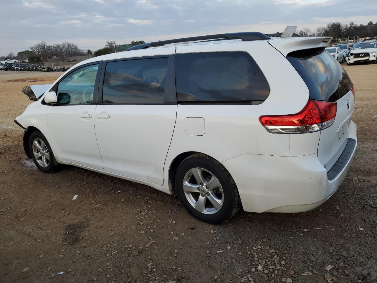 2014 Toyota Sienna - Image 2