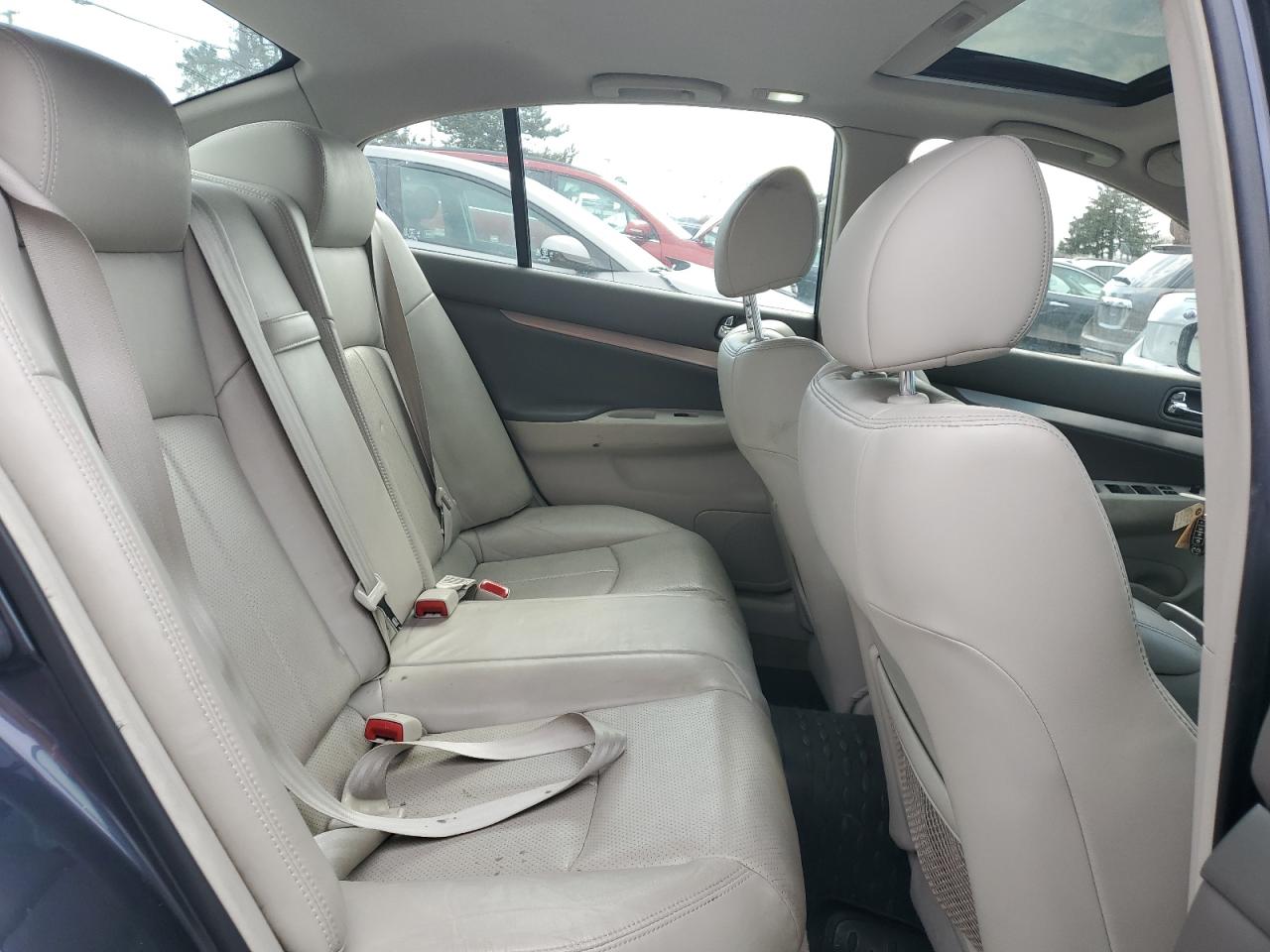2013 Infiniti G - Image 10