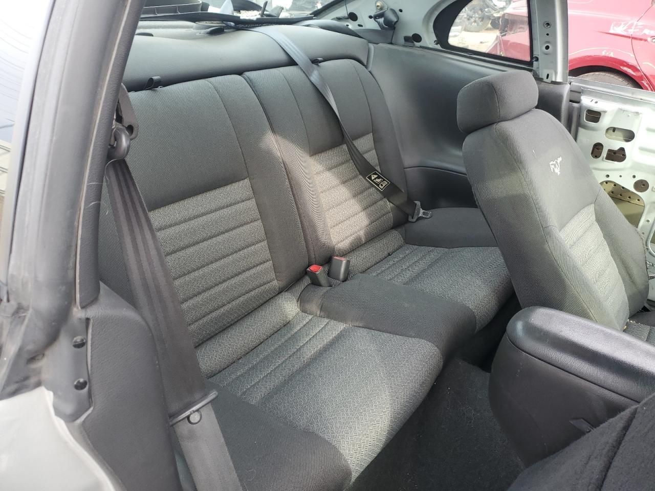 2000 Ford Mustang - Image 10